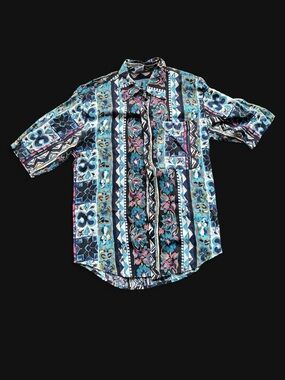 ✨ Vintage 90s
multicolored floral and geometric print button up shirt in a L✨